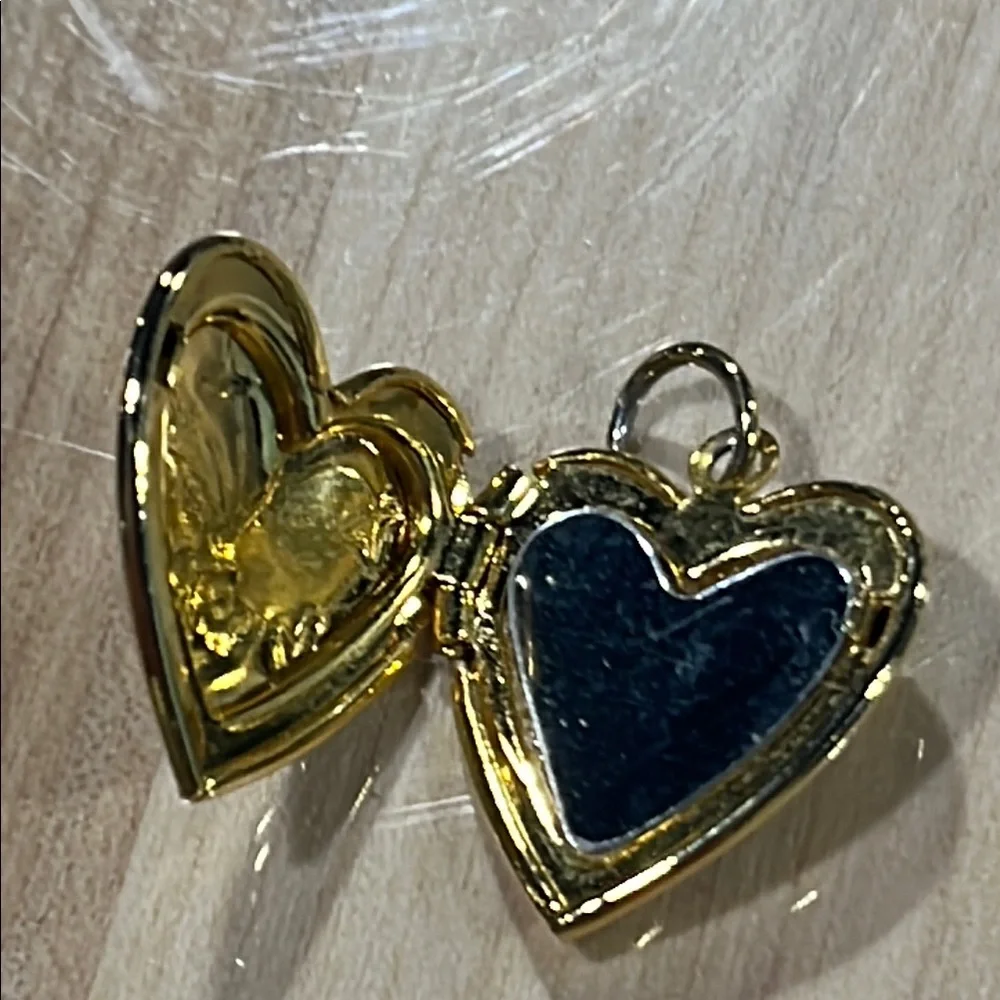 Locket Gold Heart‎ Pendant